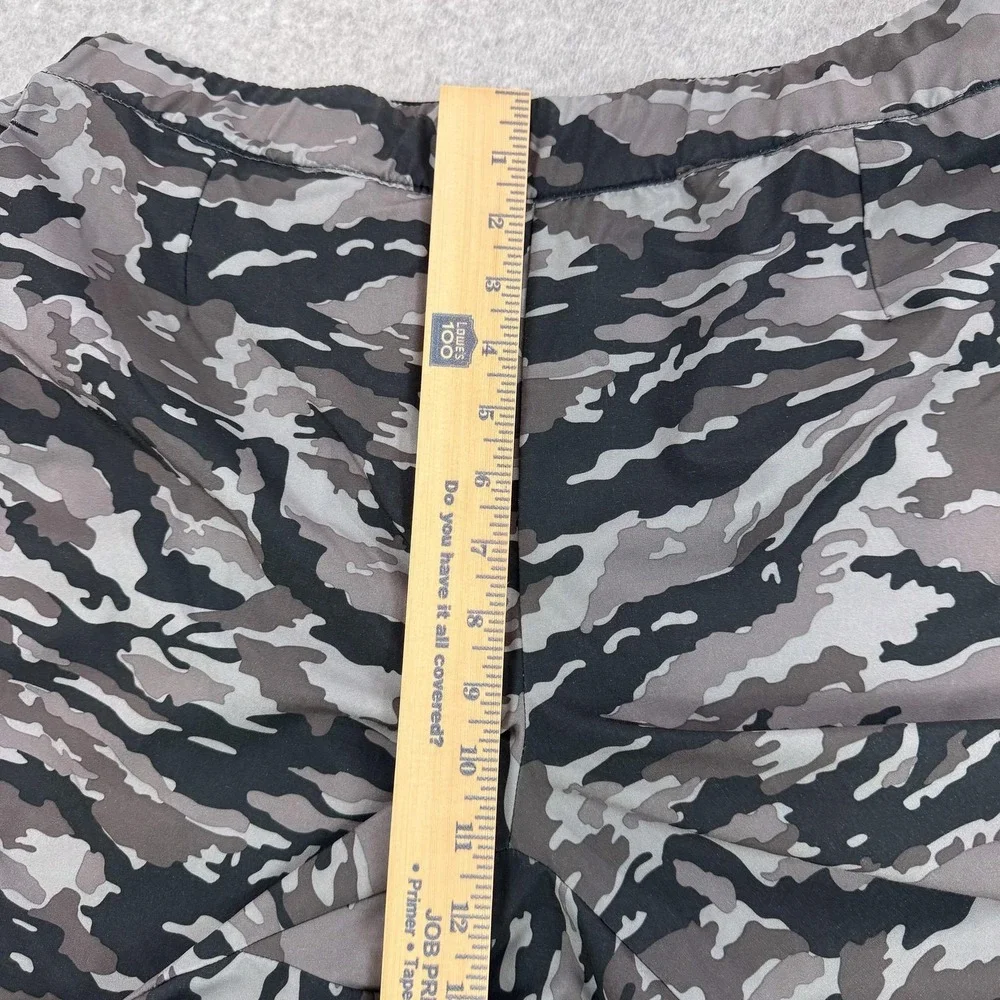 Nike Dri-FIT Training Shorts Mens Large Gray Camo Running Gym 32x9 685236-010
